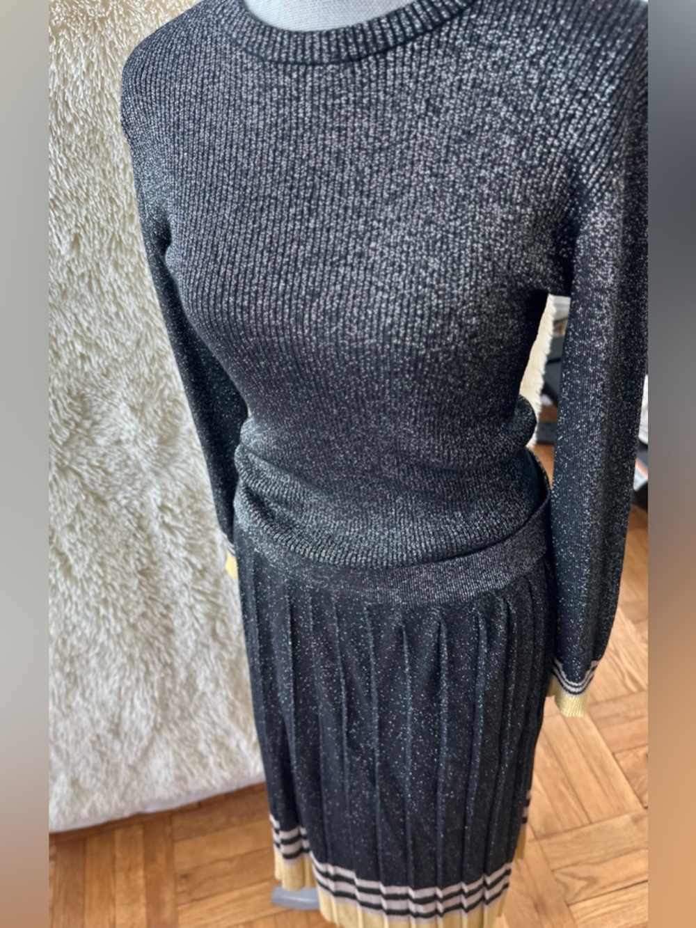 CHEE-CHO Ribbed Top & Pleated Skirt Set